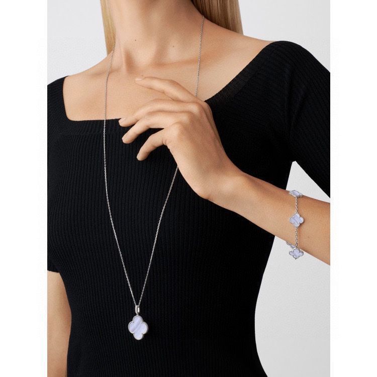 Van Cleef & Arpels ? 四つ葉のクローバー ラージ ロング チェーン パープル カルセドニー セーター チェーン、ネックレス｜本日限定特価｜新品未使用