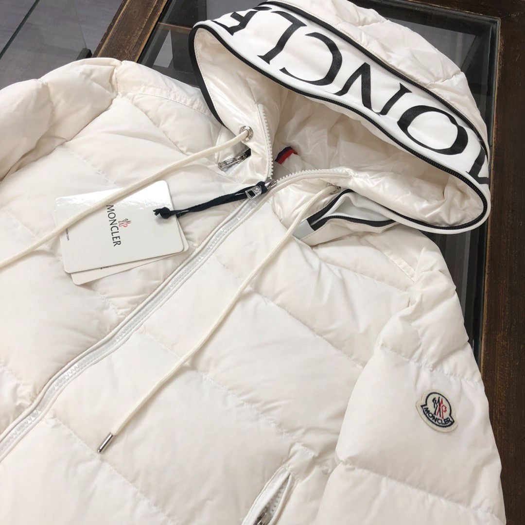 MONCLERモンクレール メンズ ダウンジャケット ホワイト|本日限定特価|新品未使用 MONCLERモンクレール メンズ ダウンジャケット ホワイト|本日限定特価|新品未使用