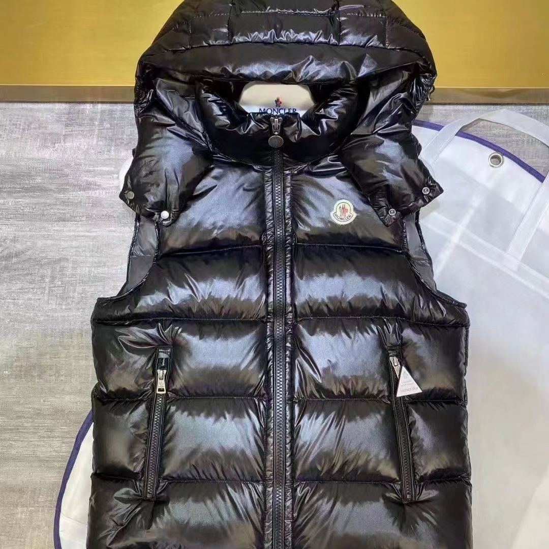 【新品未使用?】MONCLER （モンクレール） ダウンベスト｜本日限定特価｜新品未使用