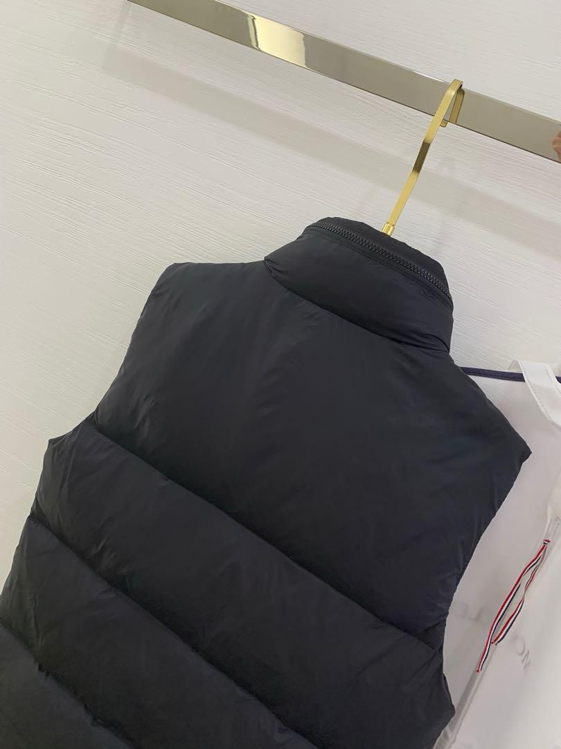 MONCLER ブラック ダウンベスト｜本日限定特価｜新品未使用
