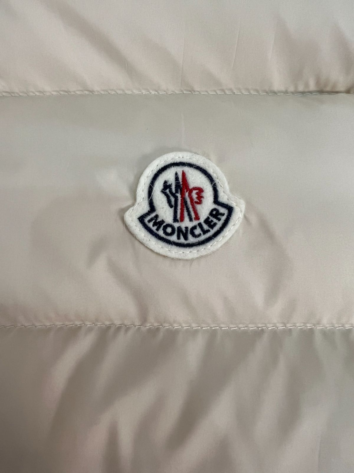 MONCLERモンクレール ベージュ 袖なしダウンベスト｜本日限定特価｜新品未使用