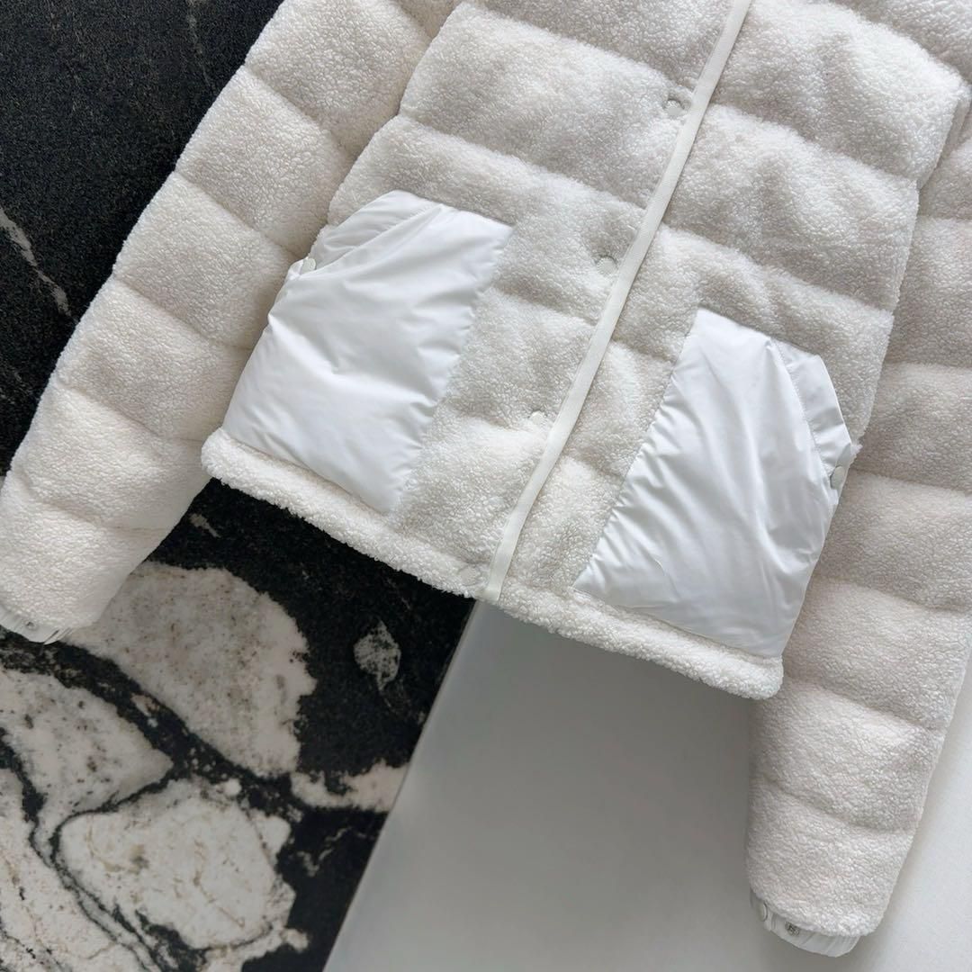 Moncler フード付き ダウンジャケット｜本日限定特価｜新品未使用