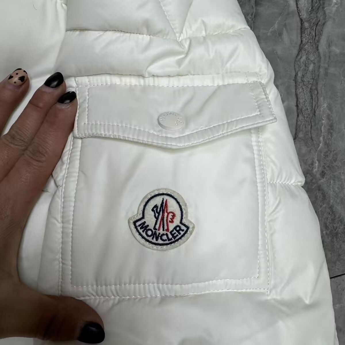 未使用 MONCLER モンクレール ダウンジャケット｜本日限定特価｜新品未使用