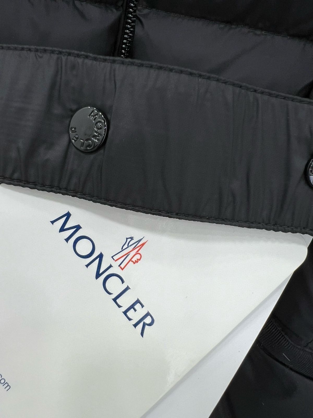 MONCLERモンクレール 黒 ダウンジャケット｜本日限定特価｜新品未使用