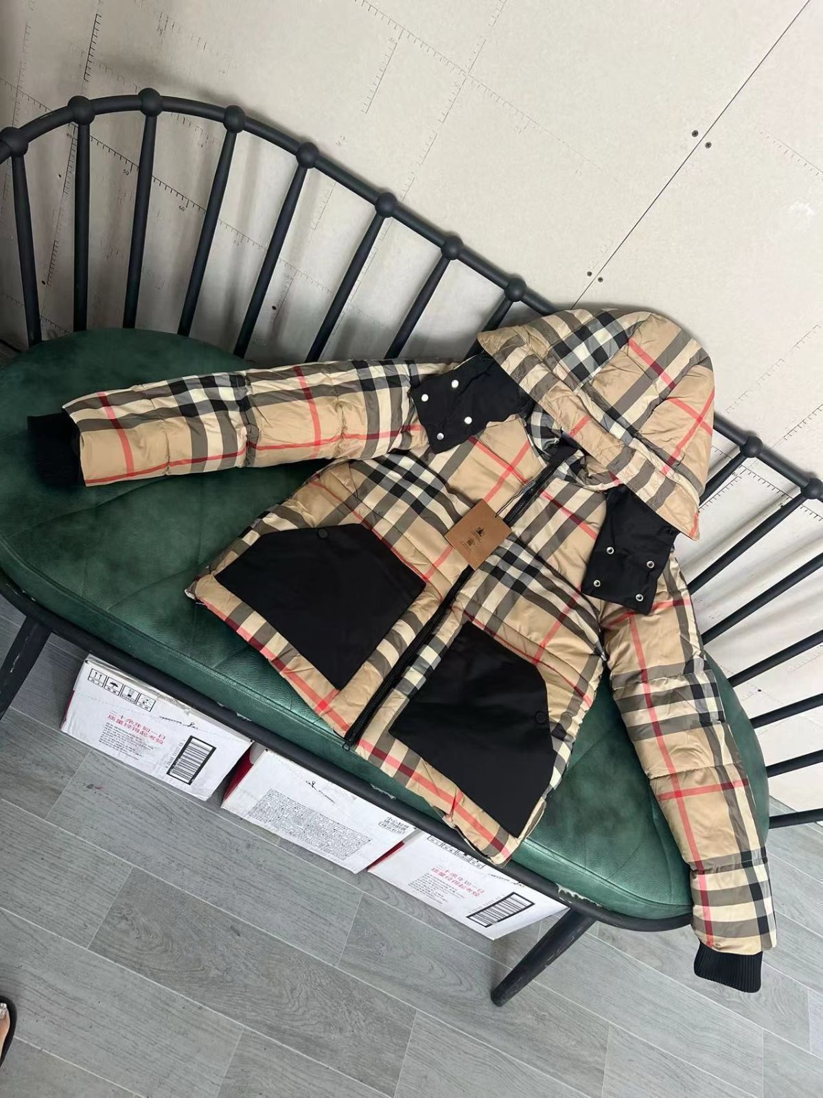 【新品?】BURBERRY （バーバリー）ダウンジャケット｜本日限定特価｜新品未使用
