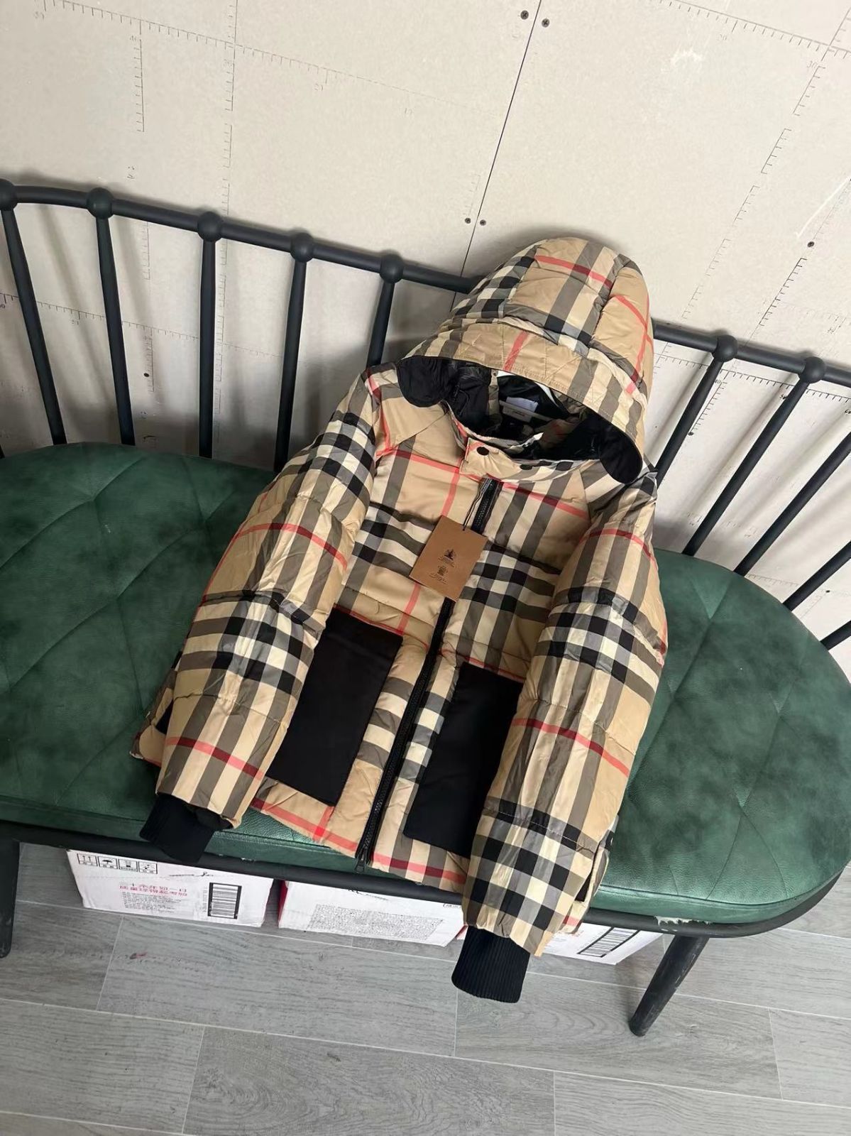 【新品?】BURBERRY （バーバリー）ダウンジャケット｜本日限定特価｜新品未使用