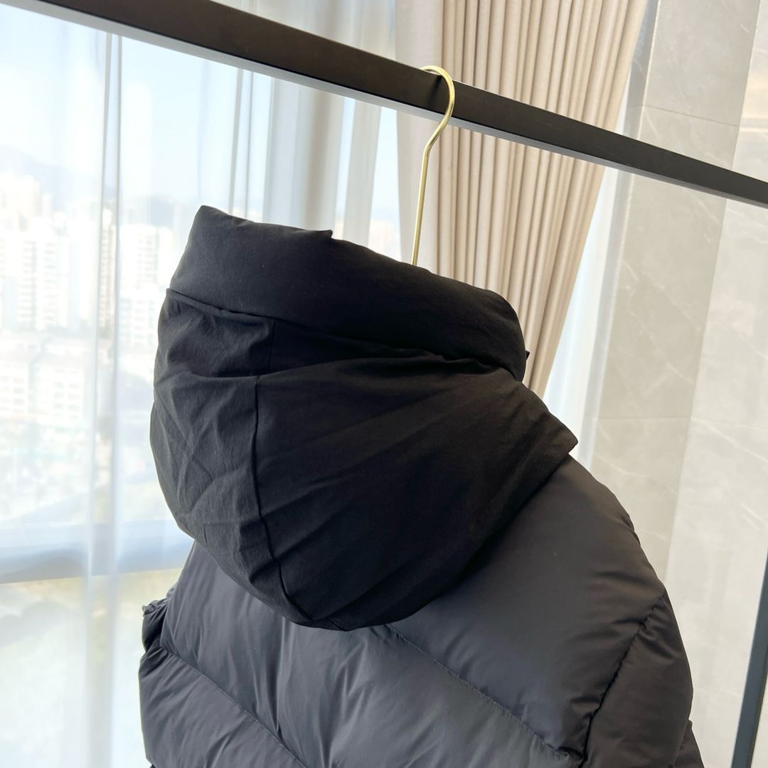 【新品】MONCLER （モンクレール）ダウンジャケット｜本日限定特価｜新品未使用