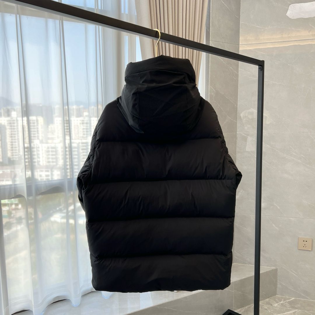 【新品】MONCLER （モンクレール）ダウンジャケット｜本日限定特価｜新品未使用