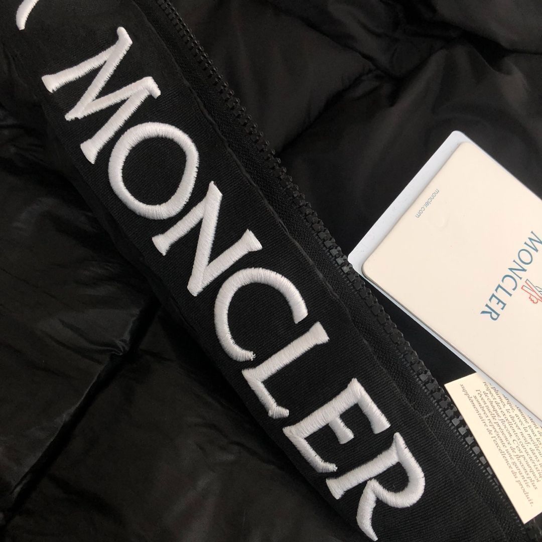 【新品未使用】MONCLER （モンクレール）ダウンジャケット｜本日限定特価｜新品未使用