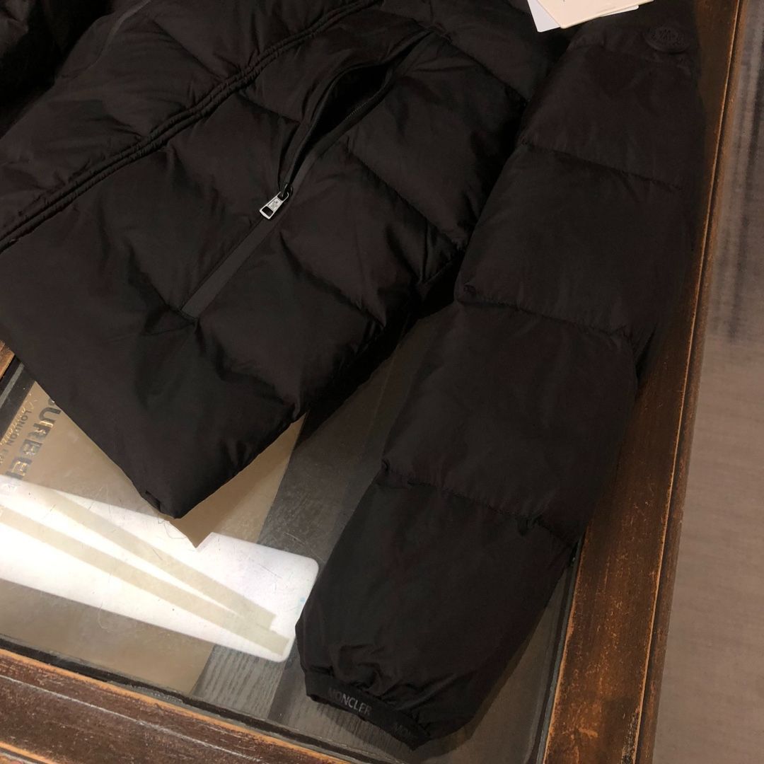 【新品未使用】MONCLER （モンクレール）ダウンジャケット｜本日限定特価｜新品未使用