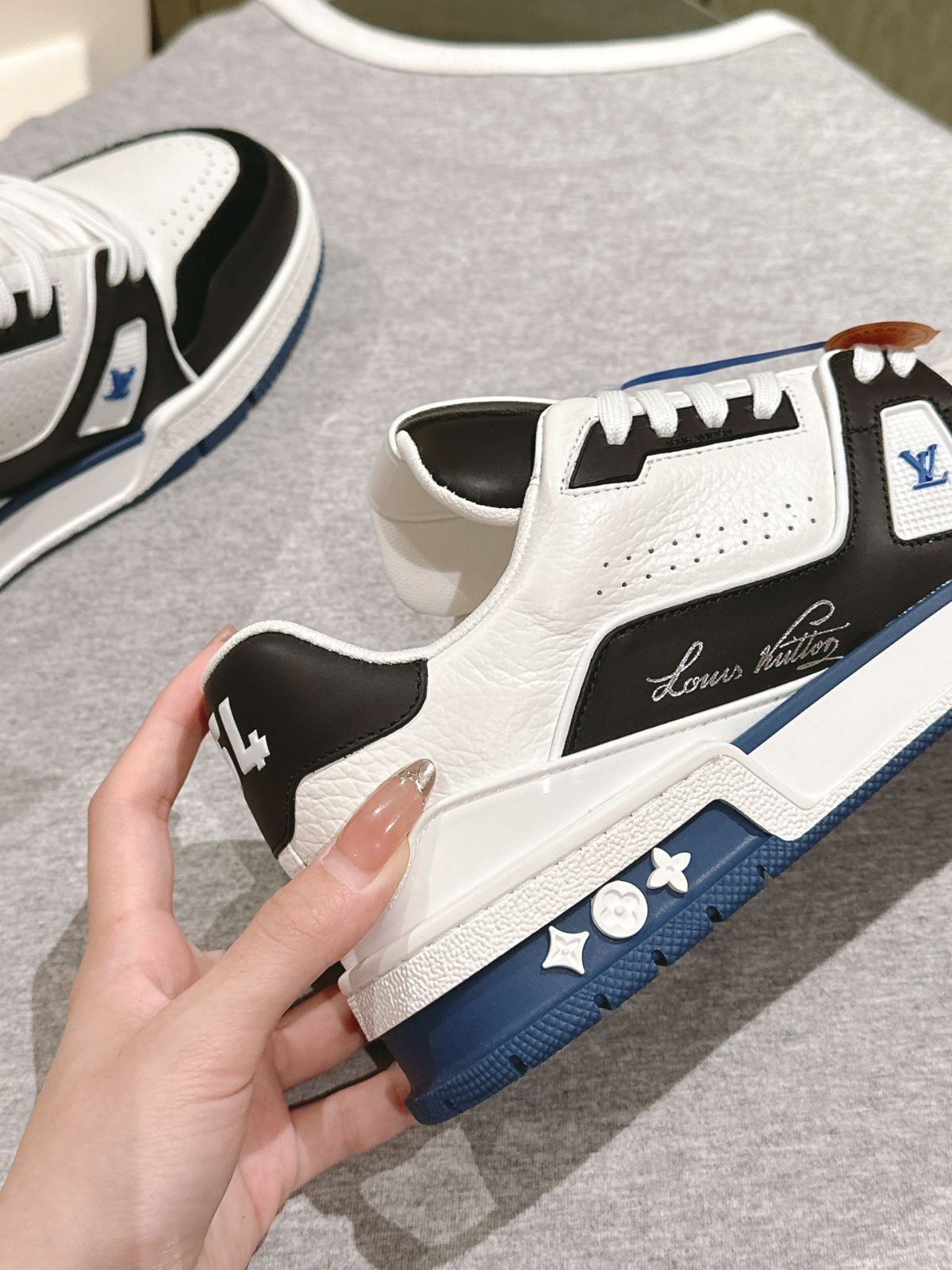 Louis Vuitton trainer 黒い運動靴|本日限定特価|新品未使用 Louis Vuitton trainer 黒い運動靴|本日限定特価|新品未使用