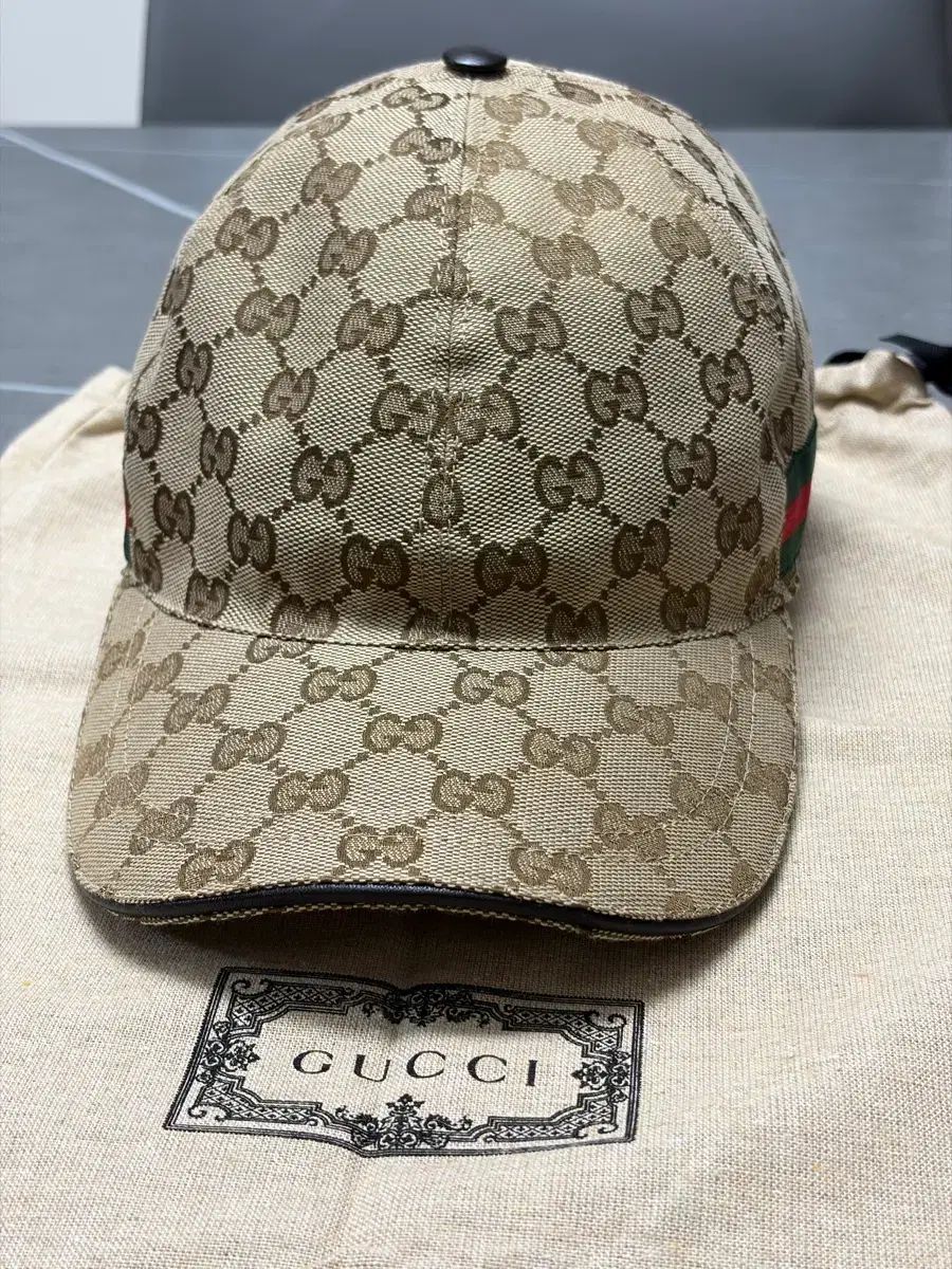 グッチ GGパータン ボールキャップ ベージュ(M ほぼ新品)