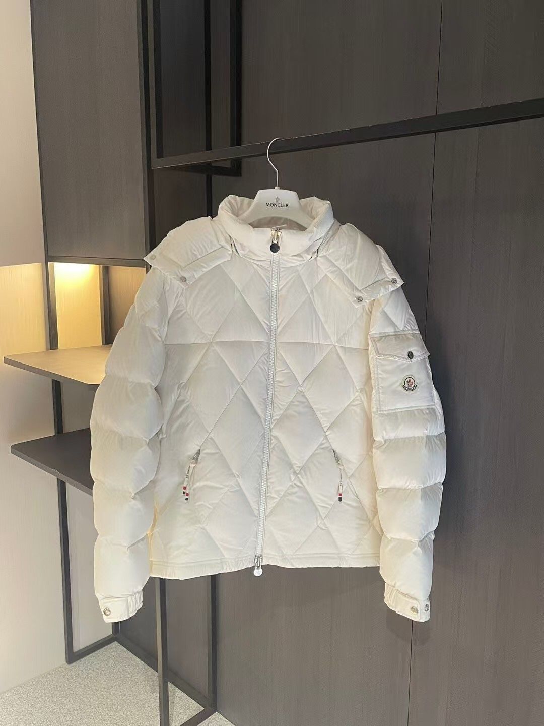 Moncler｜Lingge Maya ダウンジャケット