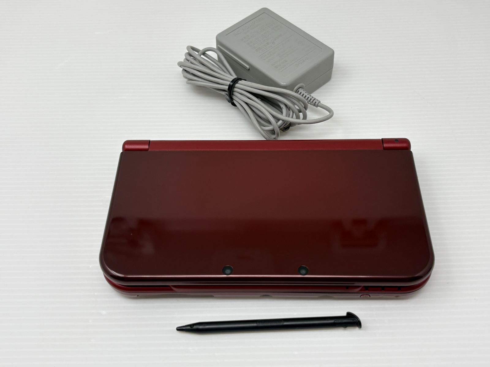 【極美品】New ニンテンドー 3DS LL メタリックレッド 本体★アダプタ付き