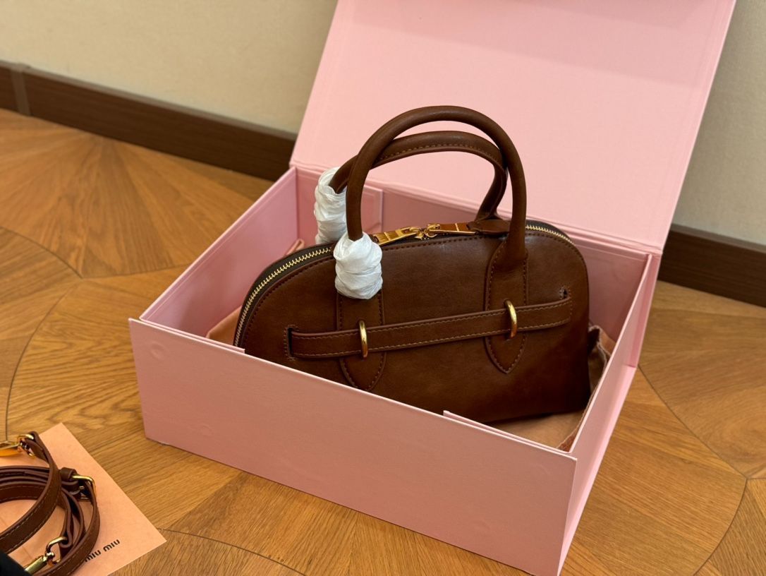 miumiuシェルバッグ/ハンドバッグ、バックパック、小銭入れ、手首バッグ、ショルダーバッグ