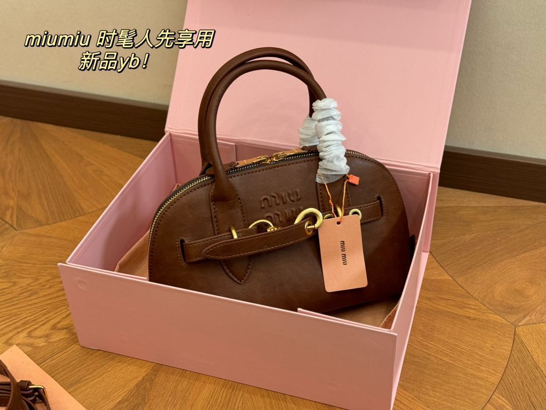 miumiuシェルバッグ/ハンドバッグ、バックパック、小銭入れ、手首バッグ、ショルダーバッグ