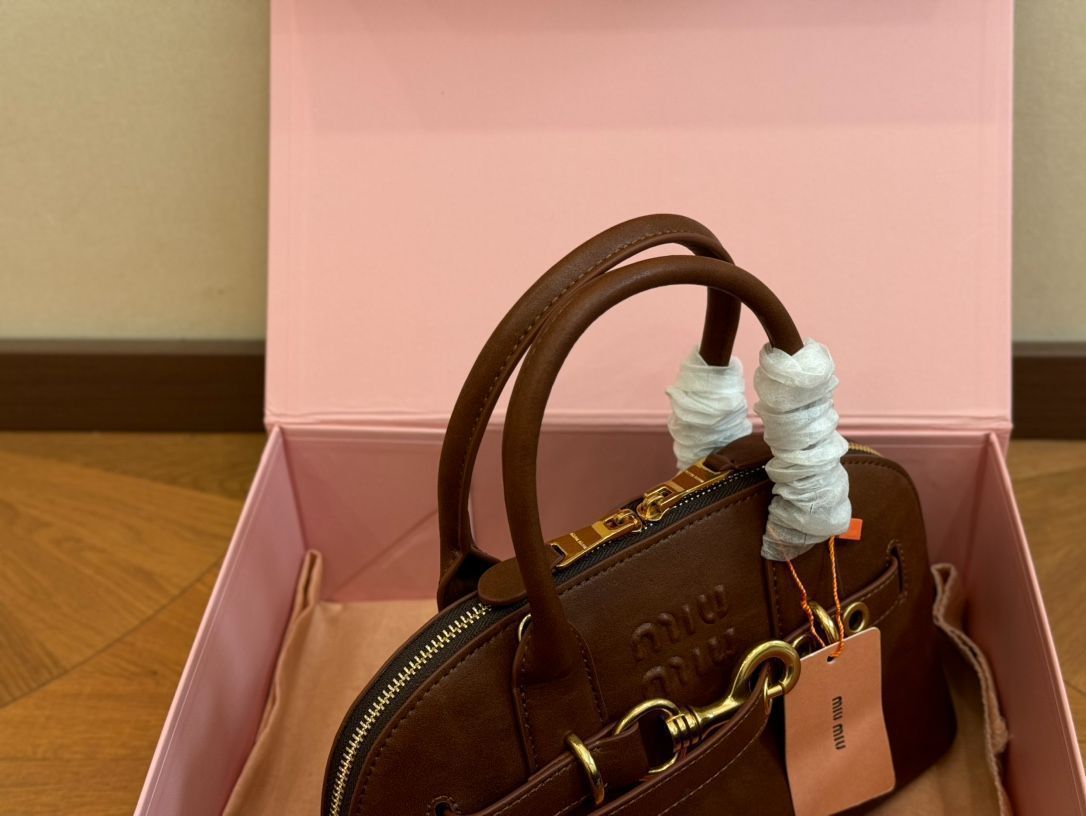 miumiuシェルバッグ/ハンドバッグ、バックパック、小銭入れ、手首バッグ、ショルダーバッグ
