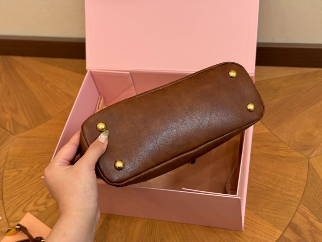 miumiuシェルバッグ/ハンドバッグ、バックパック、小銭入れ、手首バッグ、ショルダーバッグ