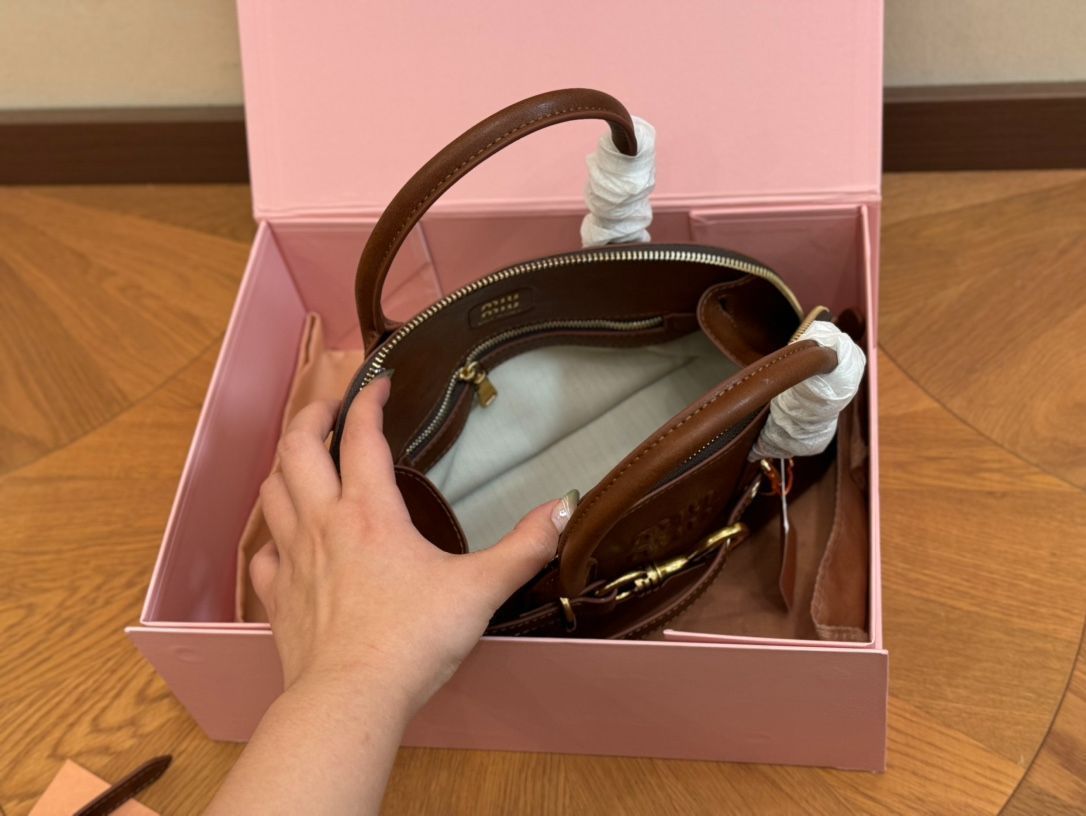 miumiuシェルバッグ/ハンドバッグ、バックパック、小銭入れ、手首バッグ、ショルダーバッグ