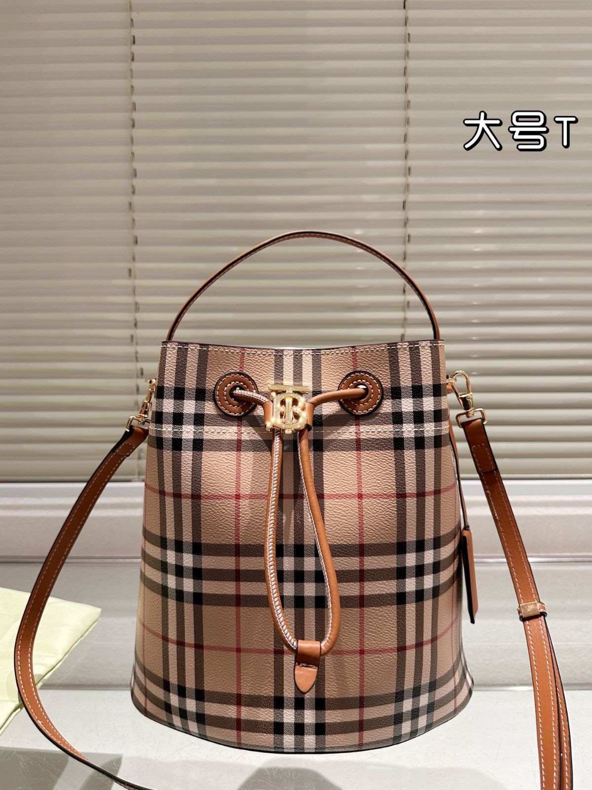 【今日特価】Burberry TB バケットバッグ 26×27cm-WTO輸入1