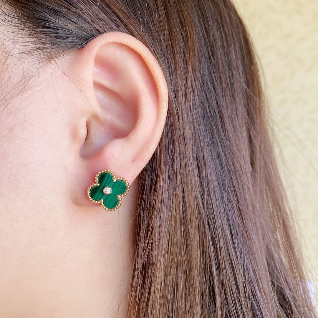 [Van Cleef & Arpels] アルハンブラ マラカイト イヤークリップ - 限定モデル | ヴァン クリーフ & アーペル レディースジュエリー｜本日限定特価｜新品未使用-WTO輸入1