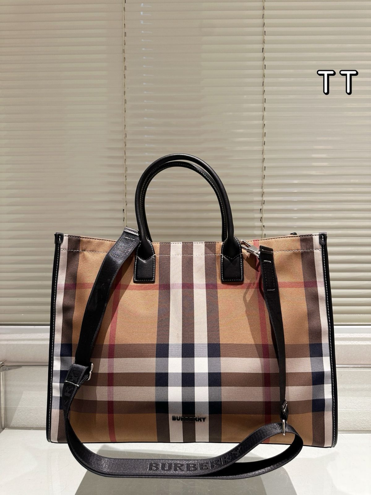 【今日特価】Burberry Lola Classic Tote Bag バーバリー ローラ クラシック トートバッグ-WTO輸入2