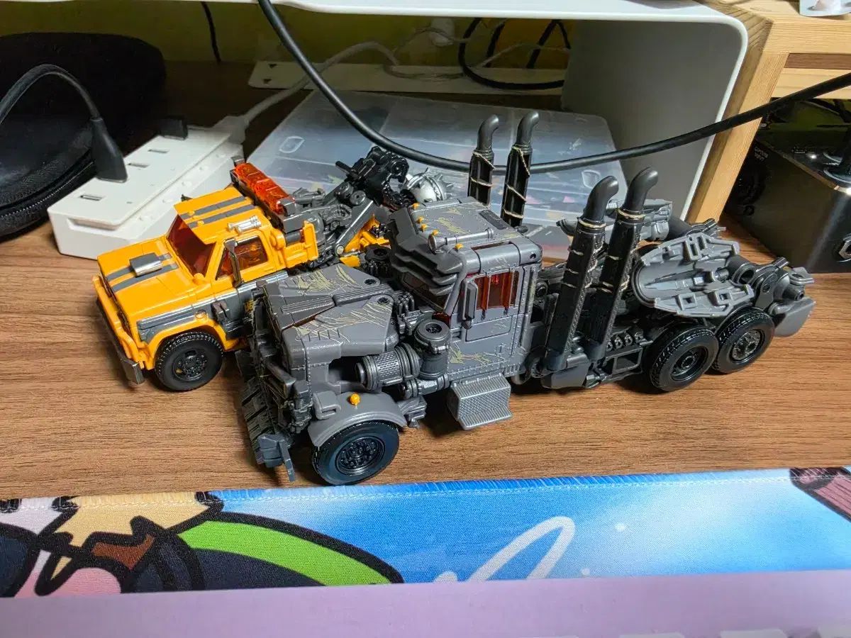 トランスフォーマー ROTB スカーㇻージ バトルトラップ