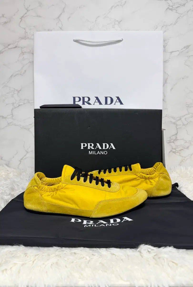 6 5 PRADA プラダ コラボ ラブ イェロー
