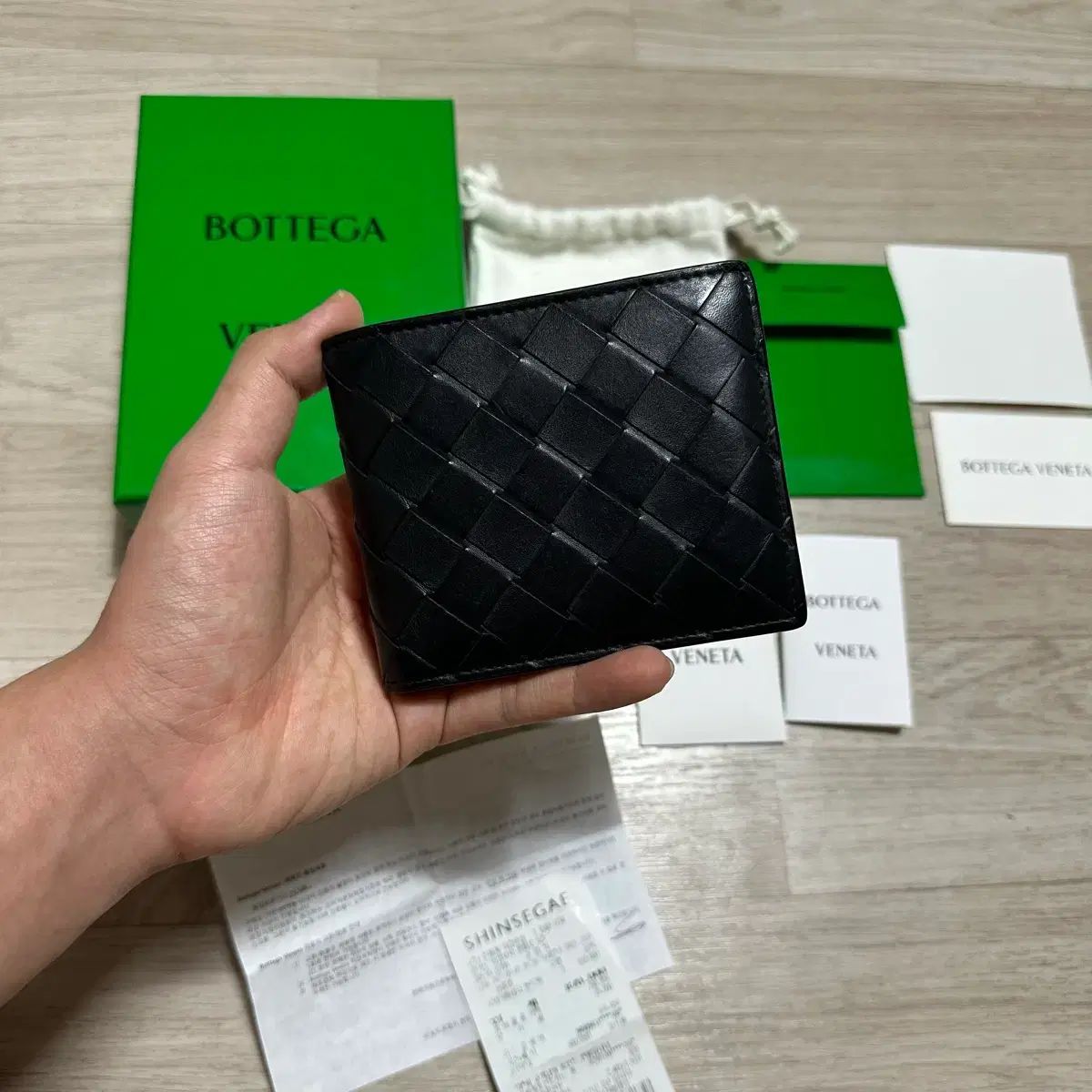 BOTTEGA VENETA ボッテガ・ヴェネタ 二つ折り財布 新モデル グリーン