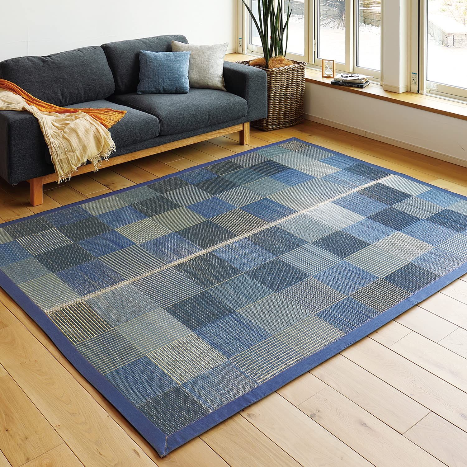 萩原 い草センターラグ 裏貼り ブルー 約176×230cm 「デニムパッチ」 撥水 抗カビ 消臭ｍａ