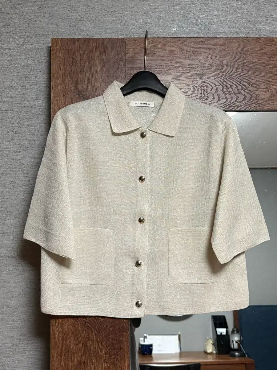 the CASHMERE リネン ブレンド ハーフ スリーブ ニット カーディガン (オートミール)