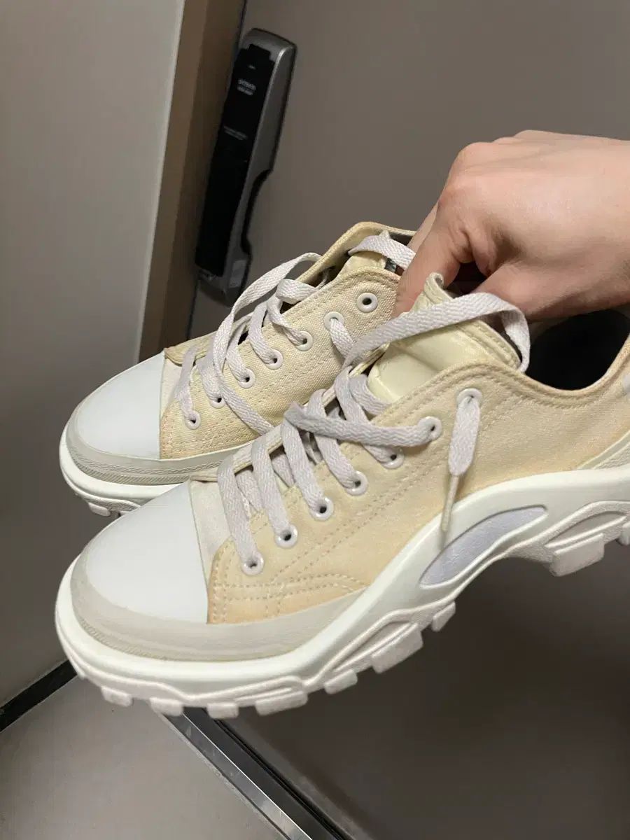 250 RAF SIMONS ラフ シモンズ ニューランナー ベージュ