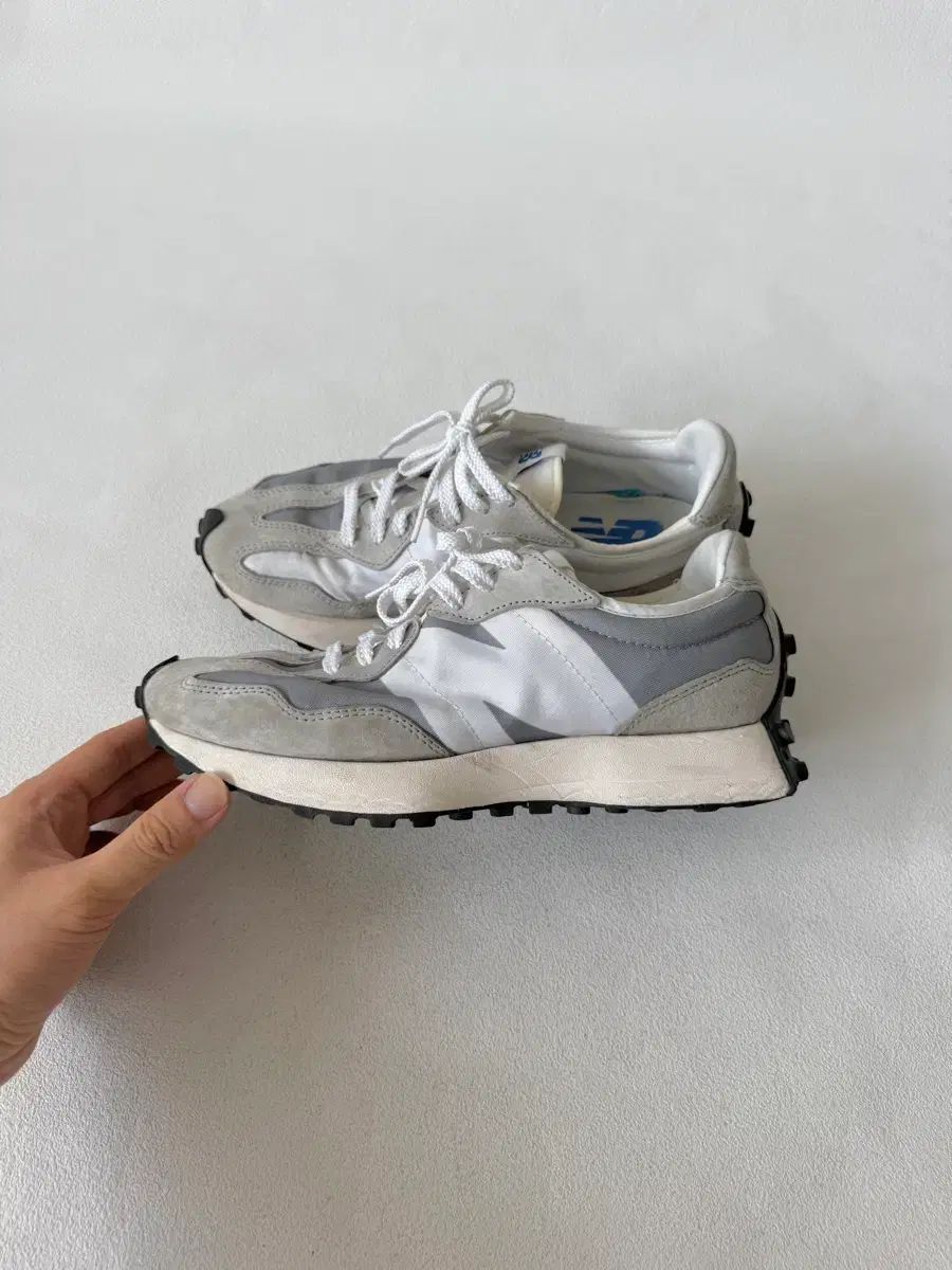 255 ニューバランス(New Balance) 327