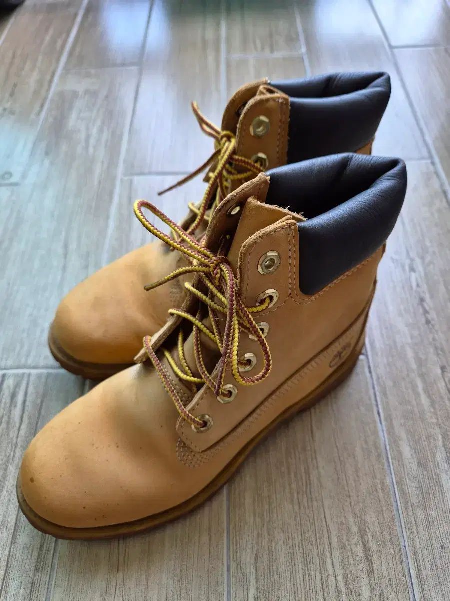 Timberland 6インチ ウォータープルーフ ヌバック ブーツ (245)