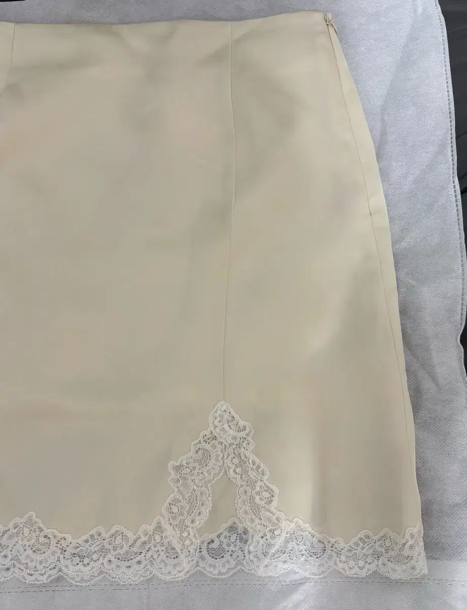 ルエ（lea） SILKY LACE SLIT SK / CREAM