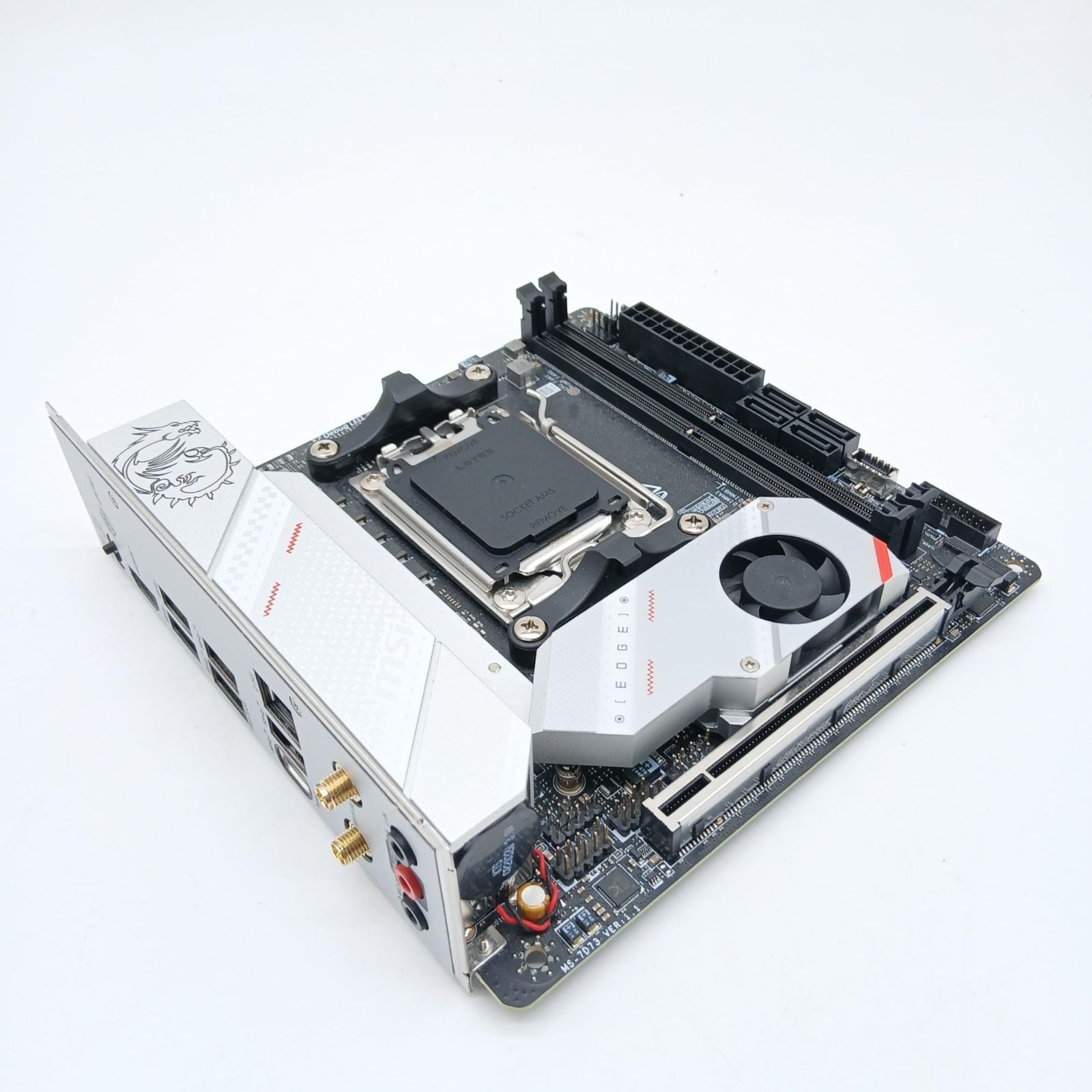 No.6071 MSI MPG B650I EDGE WIFI【シルバーホワイトのデザインと豊富 