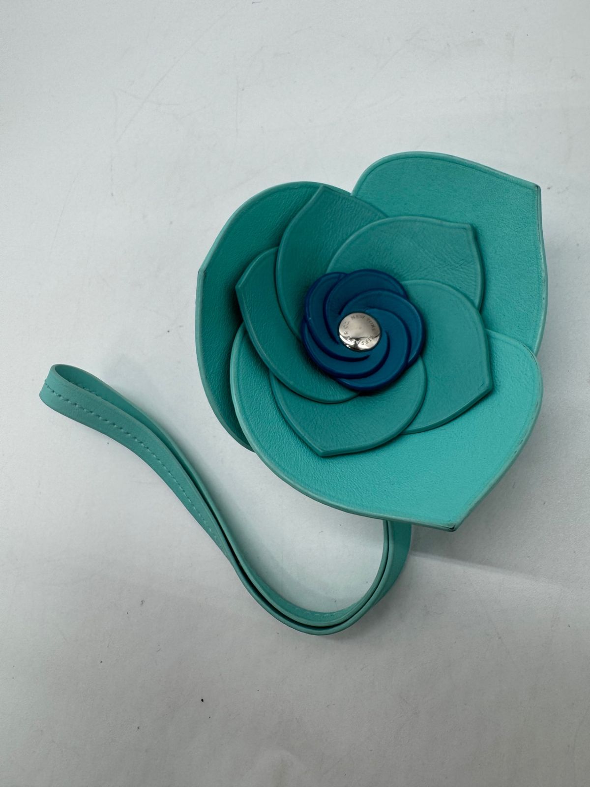 【美品】TIFFANY&CO. ティファニー レザー フラワー バッグ チャーム ブルー P3192