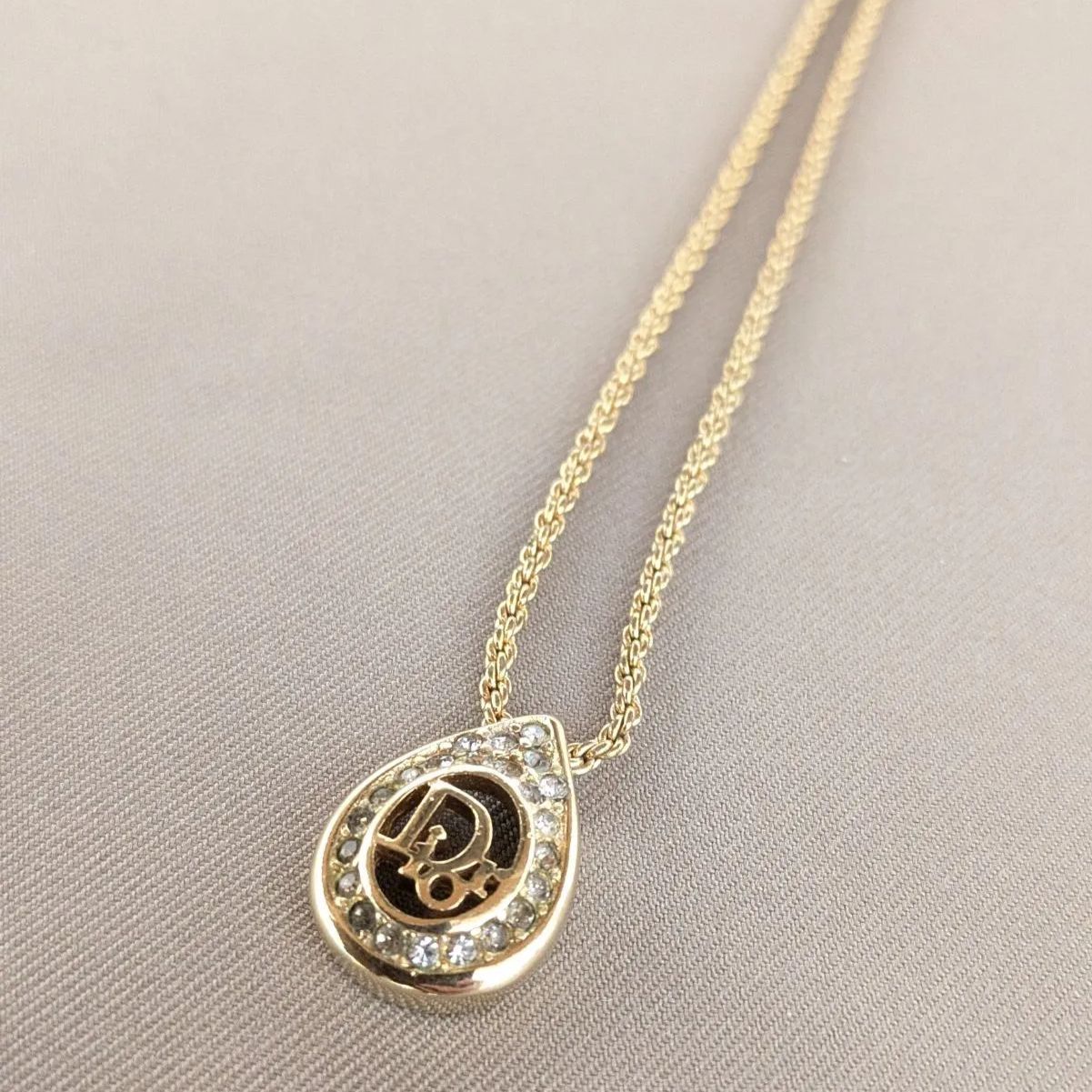 ☆Christian Dior☆ ネックレス CDロゴ ラインストーン ゴールド ティアドロップ