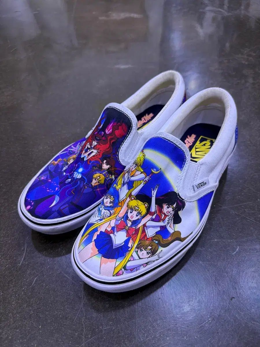 ヴァンズ x セーラームーン コンフィクッシュ プリティ ガーディアン スリッポン シューズ 240