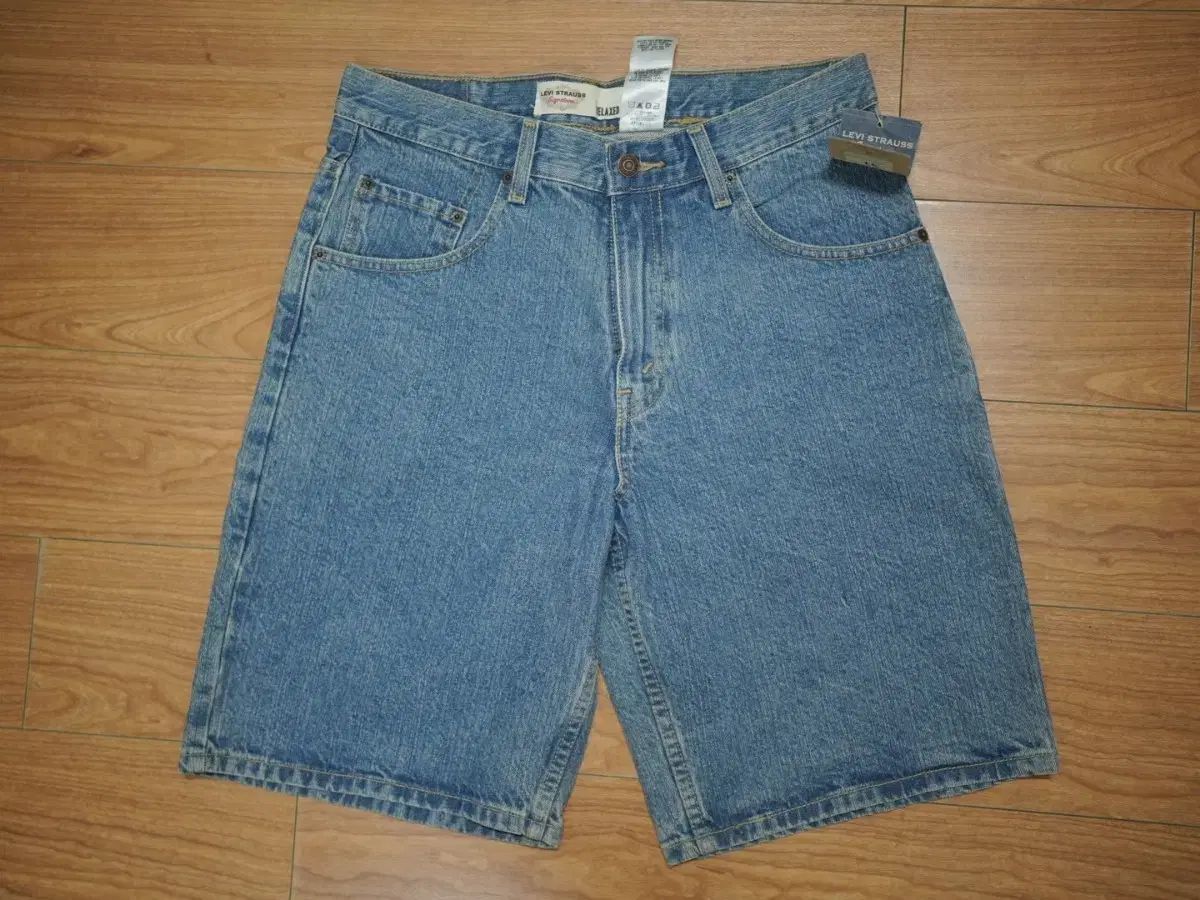 リーバイス シグネチャー デニム ハーフパンツ (新品)