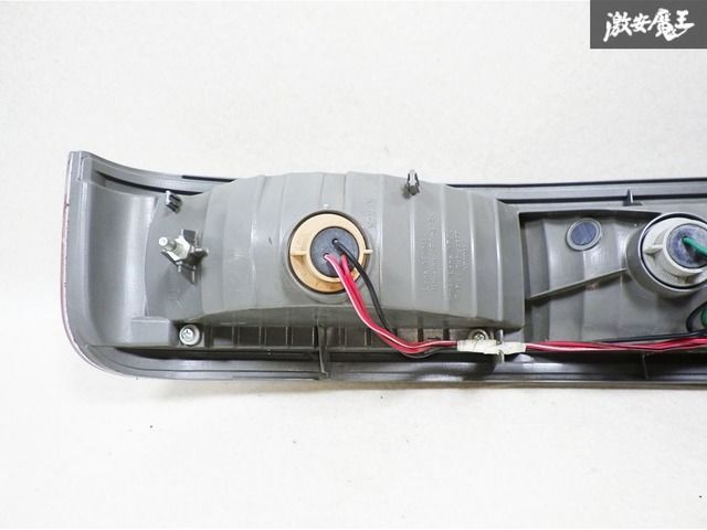 ★破損無し/装着OK★ ダイハツ純正 S321G S331G アトレー テールライト テールランプ レンズ 右 運転席側 KOITO 220-51897 激安魔王 棚