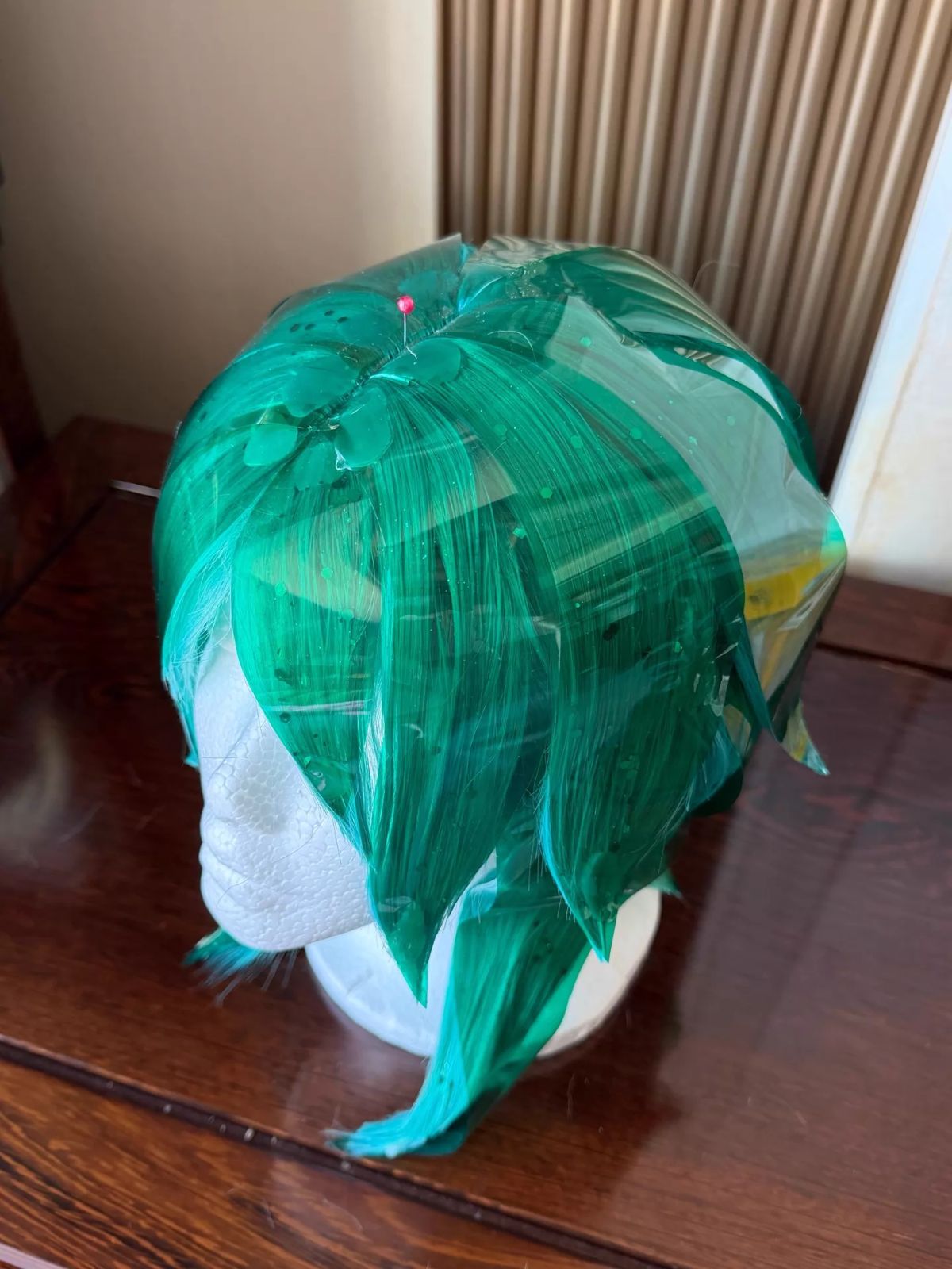 宝石の国 フォスフォフィライト コスプレウィッグ グリーン ショート カット済み セット済