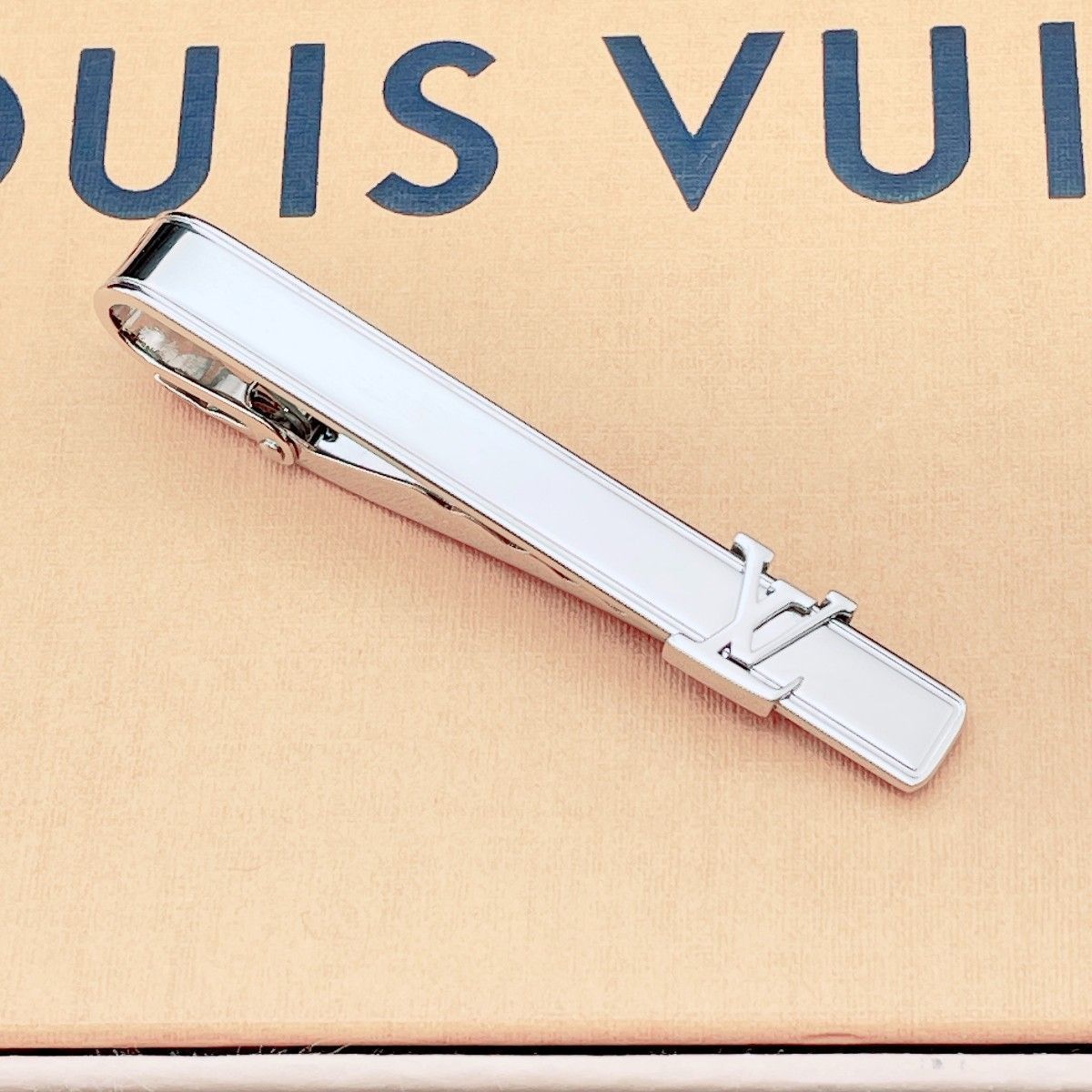 ◇ルイヴィトン◇清掃消毒済 LOUIS VUITTON M61981 パンス クラヴァット ブランド 10.23g