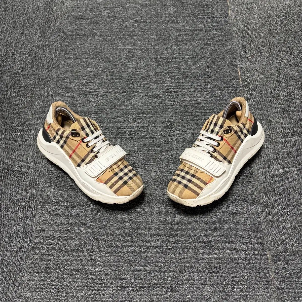 40 バーバリー CHECK スニーカー