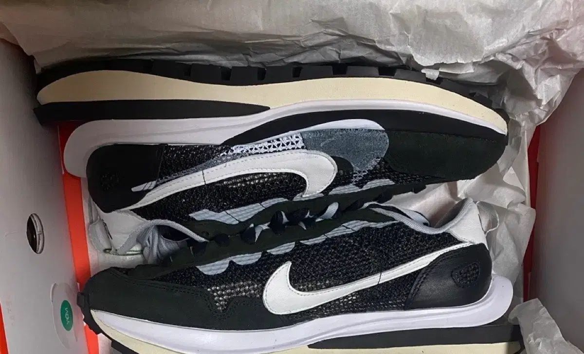 270/新品 NIKE SACAI ヴェイパーワッフル 黒白