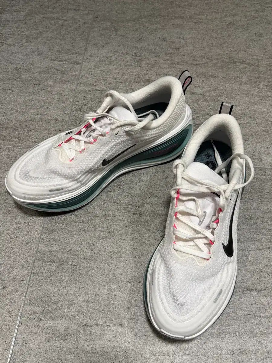 ナイキ ボメロ PLUS 270