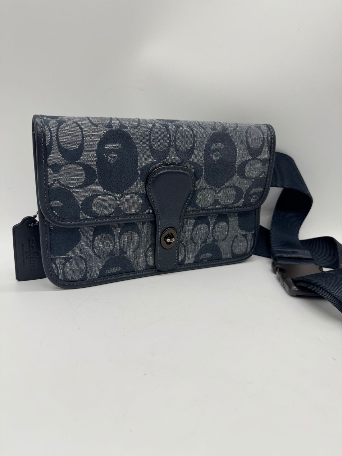【良品】 COACH×A BATHING APE コーチ×エイプ コラボ デニム ウエスト バッグ P2980 良品】 COACH×A BATHING APE コーチ×エイプ コラボ デニム ウエスト