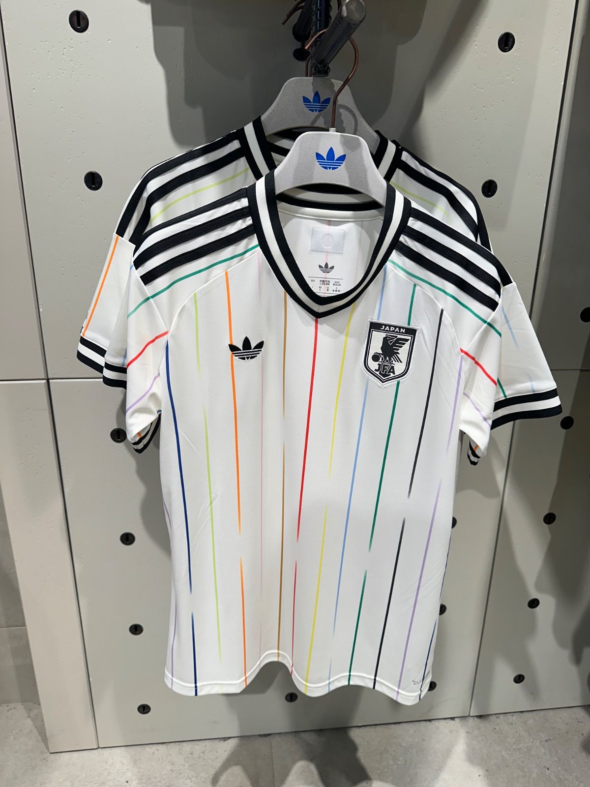国内即完売 アディダス サッカー日本代表 2026 アウェイ レプリカ