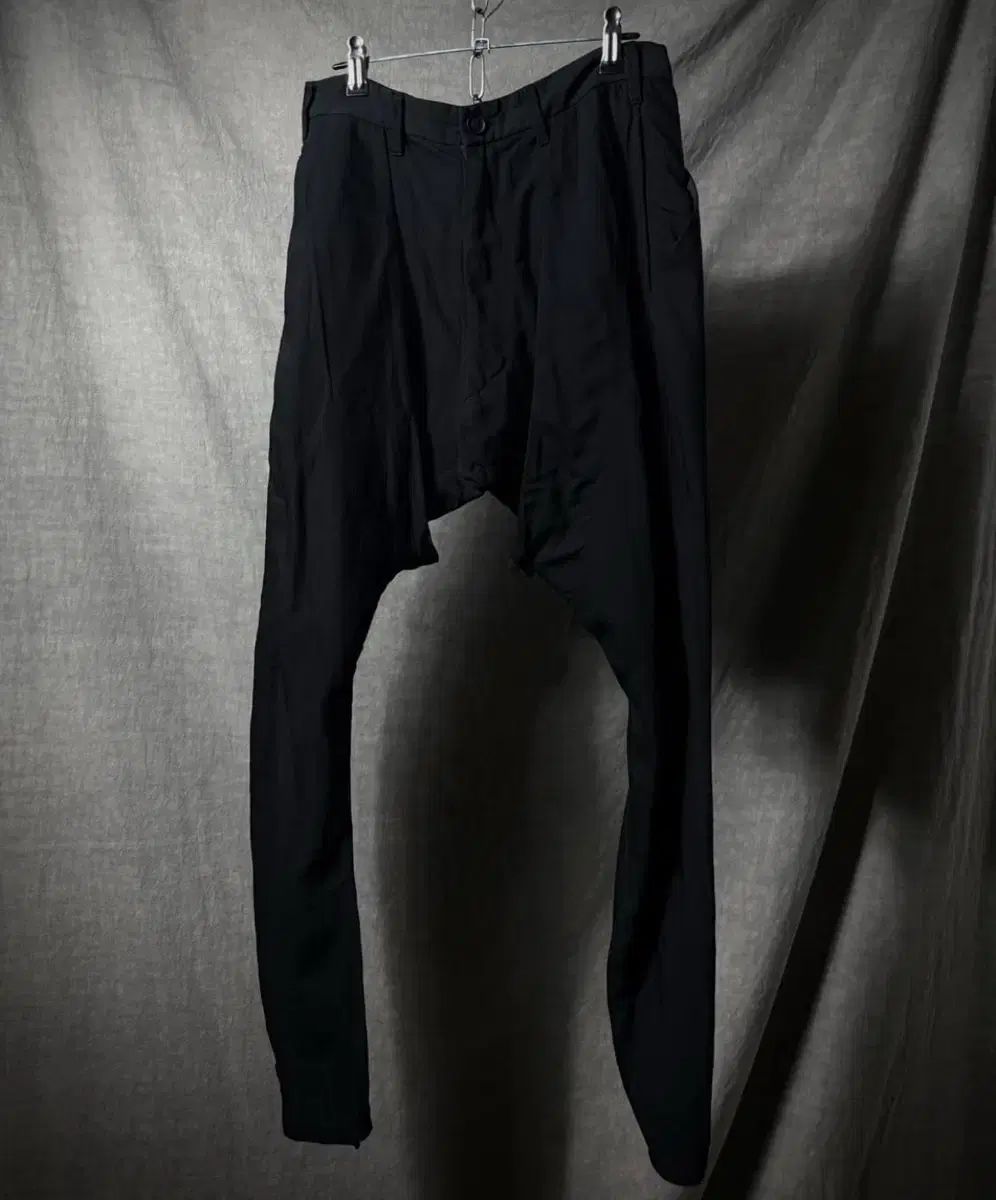 Julius 율리우스 ドロップ クロッチ パンツ 1size