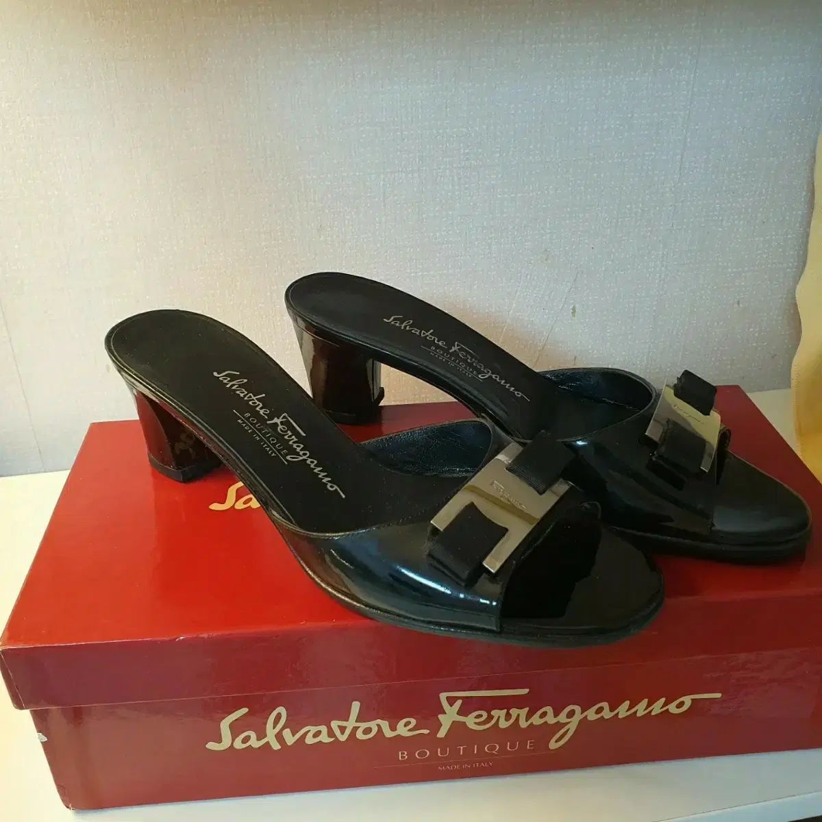*正規品* FERRAGAMO フェラガモ ヴァラ ミュール サンダル ヒール 235 21,102円